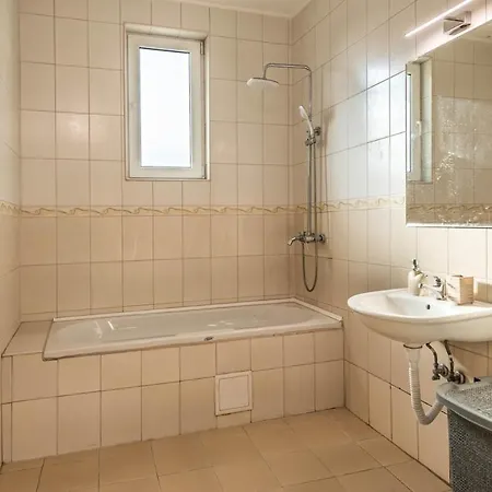 2 Bedroom Near Kabakum Apartment