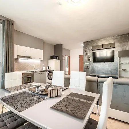 2 Bedroom Near Kabakum Apartment