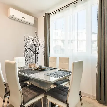2 Bedroom Near Kabakum Apartment